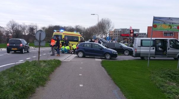 Bij het ongeluk raakte een fietser gewond.