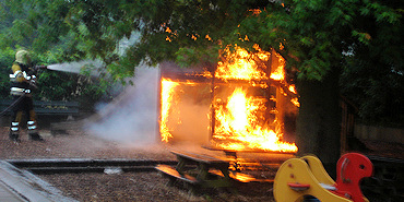 Speeltoestel bij school door brand verwoest