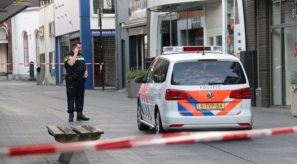 Politie-onderzoek in de Noordstraat op 14 juli vorig jaar.