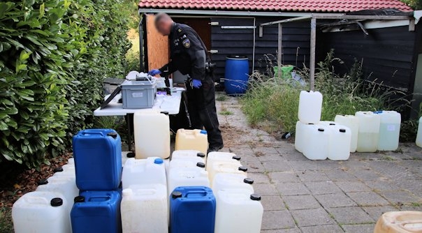 De ontmanteling van het (vermoedelijke) drugslab dat in juli werd aangetroffen in Rilland.