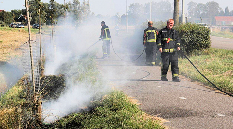 De bermbrand aan de Doelenweg bij Arnemuiden.