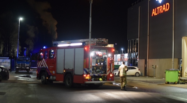 De brandweer op de Innovatieweg in Hoek.