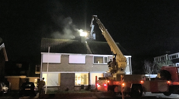 De brandweer bij de woning in Vlissingen.