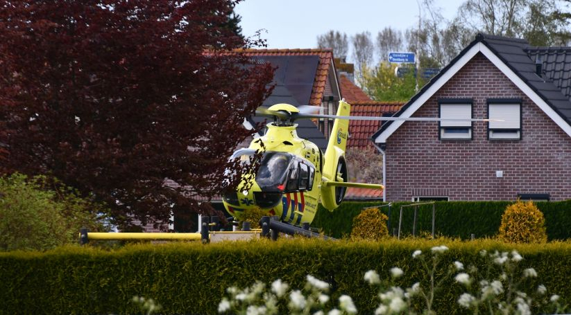 De helikopter landde bij de incidentlocatie in het buurtschap.