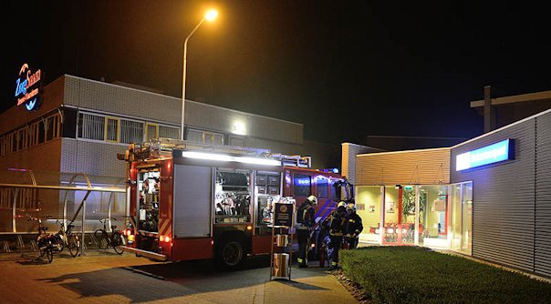 De brandweer bij het ziekenhuis in Terneuzen.