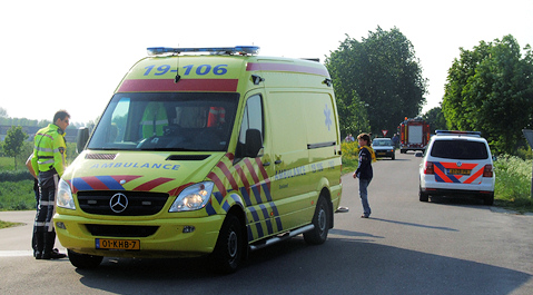 Het slachtoffer is per ambulance naar een ziekenhuis in Rotterdam gebracht. 