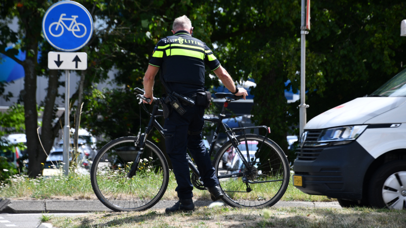 De politie heeft ter plaatse de fiets van de man gerepareerd.