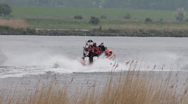 De brandweer bij het Schelde-Rijnkanaal