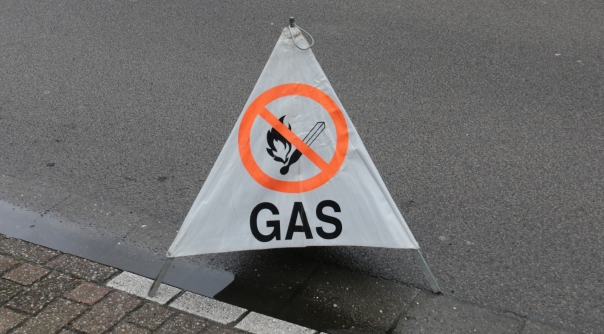 Bij een aantal straatkolken werd een gaslucht waargenomen.