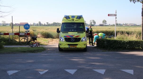 Voor de fietssters werd een ambulanceteam gewaarschuwd.