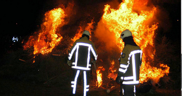 Geslaagde kerstboomverbranding in Nieuw-Vossemeer
