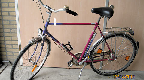 De politie zoekt de eigenaar van deze gestolen fiets.