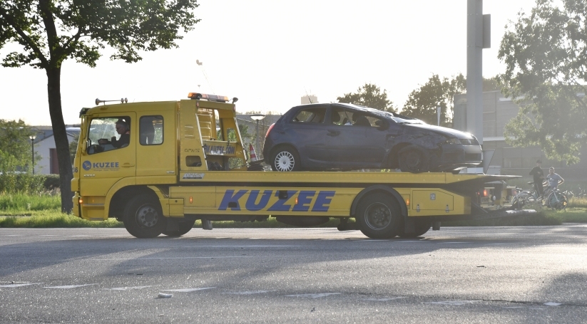 Bergingsbedrijf Kuzee heeft de auto's weggesleept.