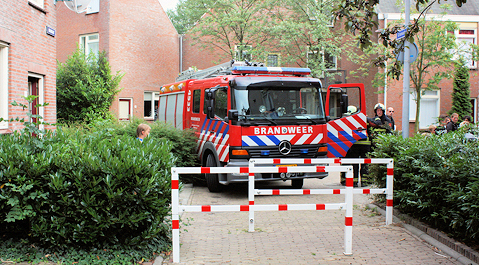 De brandweer bij de woning aan de Granaat in Middelburg.
