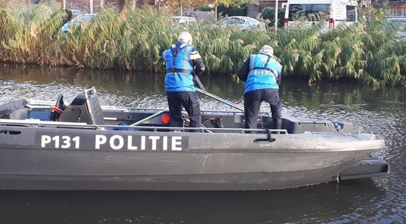 De politie zocht met boten in het buitengebied van Aardenburg