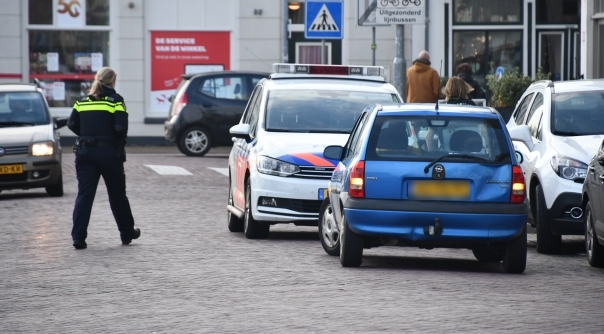 De politie op de Loskade in Middelburg.