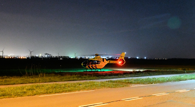 De helikopter landde langs de Langeweg.