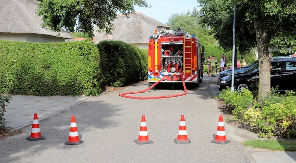 De brandweer bij de vakantiewoning in Domburg.