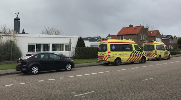 De ambulanceteams bij de Vlissingse woning.