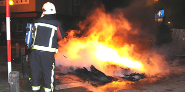 Autobanden in brand Arnemuiden