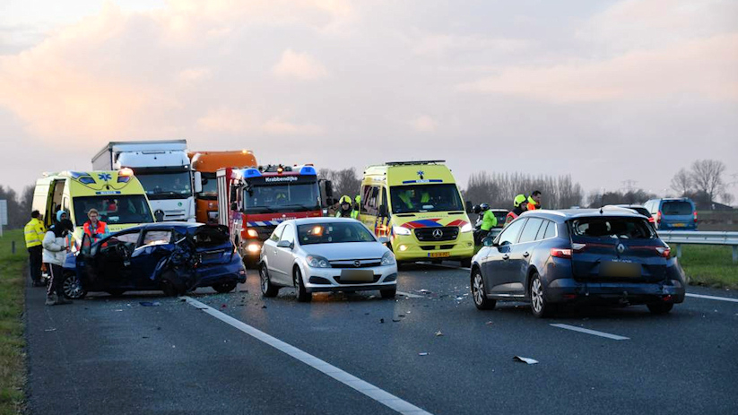 A58 afgesloten na ongeval met meerdere voertuigen bij Waarde.