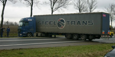 Truck vast op Langeweg Westdorpe