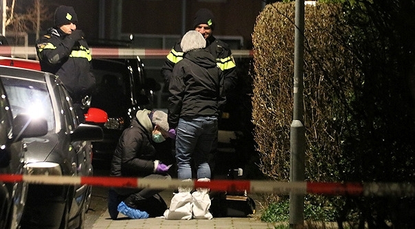 Het politie-onderzoek destijds in de Jan Vermeerlaan in Vlissingen.