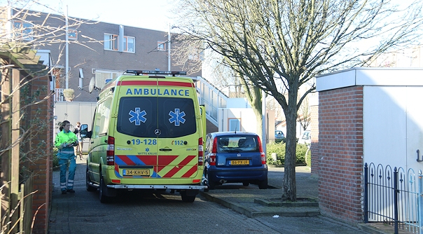 De ambulance ter plaatse aan de Wijenburg in Vlissingen.