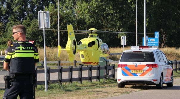 De helikopter landde op een carpoolplaats bij Zierikzee.