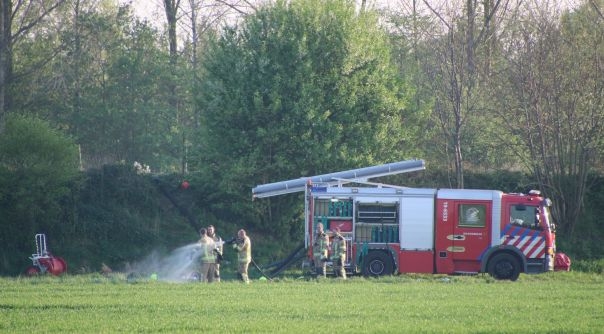 De brandweer rukte uit met twee tankautospuiten en een waterwagen.