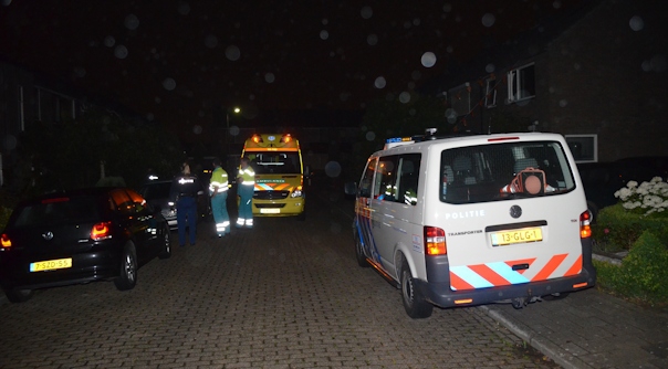 Ambulance en politie ter plaatse aan de Binnenhof in Kloetinge.