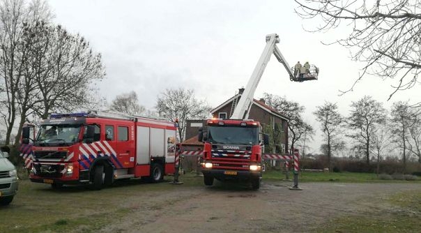Brandweerauto's uit Breskens en Oostburg kwamen met spoed ter plaatse.