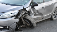 Auto's zwaar beschadigd bij ongeluk Biervliet