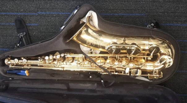 De gestolen saxofoon werd ontdekt in een muziekwinkel in Middelburg.
