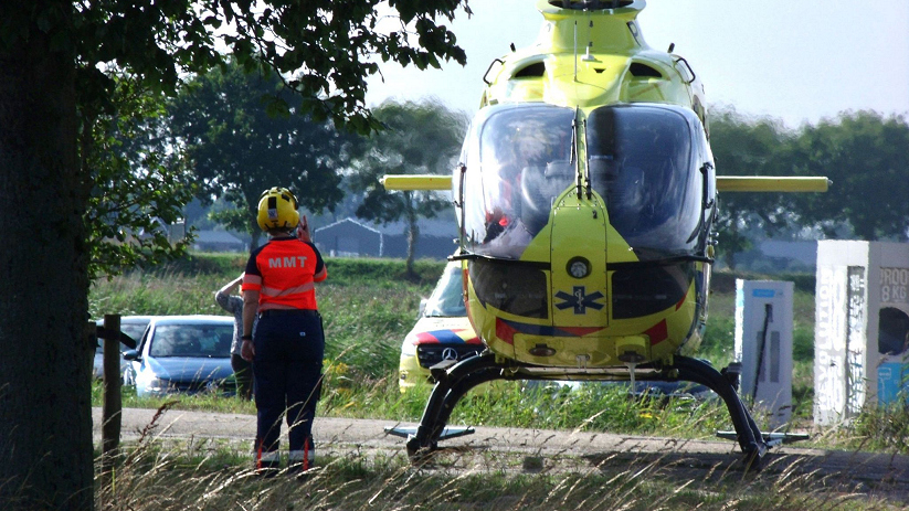 De helikopter landde naast de N286 bij Tholen.