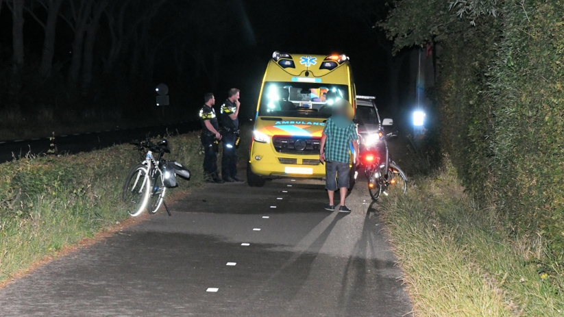De beide fietsers raakten gewond nadat zij met elkaar in botsing waren gekomen.