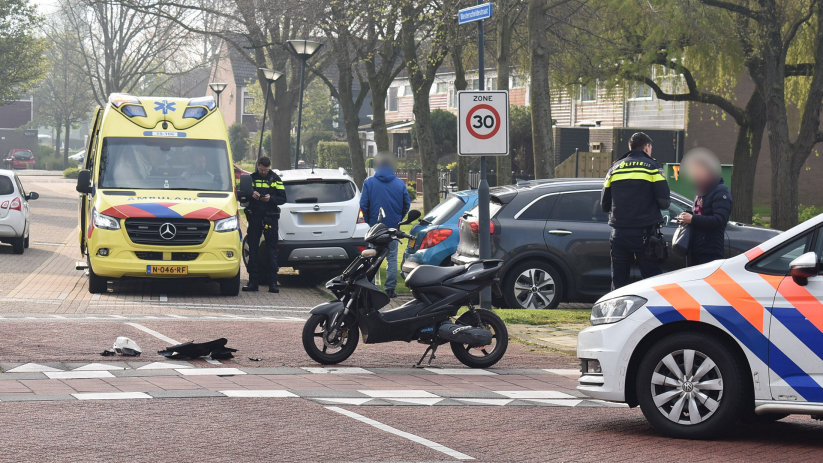 Scooterrijder onderzocht na ongeval Oost-Souburg.