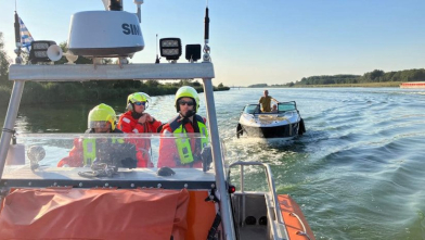 Speedbootje in problemen op Schelde-Rijnkanaal