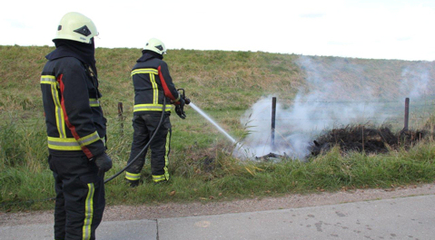 De brandweer wist het vuur te doven door het inzetten van een straal hoge druk.
