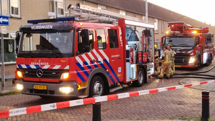 De brandweer van Vlissingen kwam ter plekke met een tankautospuit en een hoogwerker.