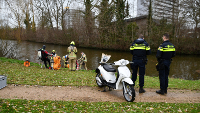Zoekactie na vondst scooter in water Vlissingen