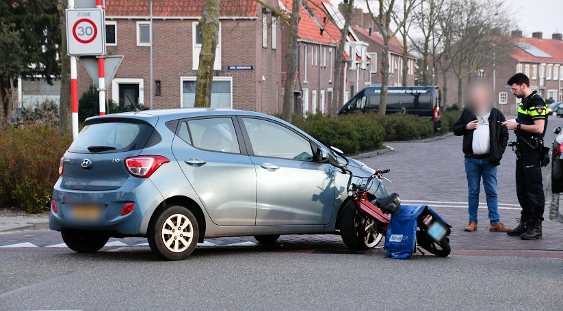 Het ongeval vond even voor 19.00 uur plaats ter hoogte van de De Ruyterstraat.