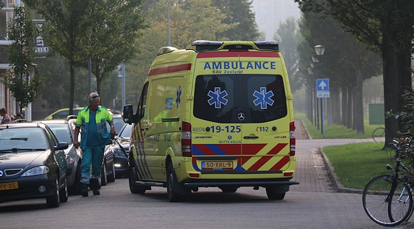 De ambulance op de Singel in Vlissingen.