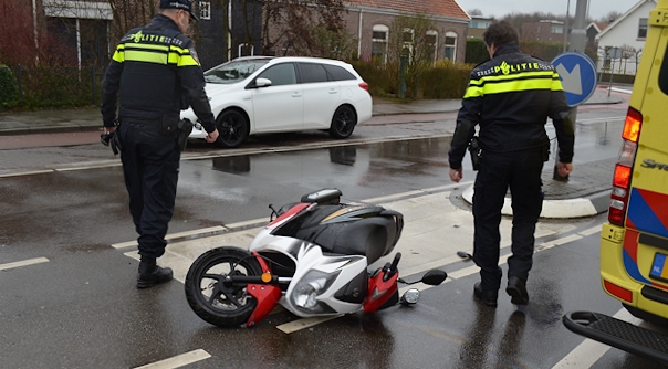 De scooterrijder raakte bij het ongeval gewond.