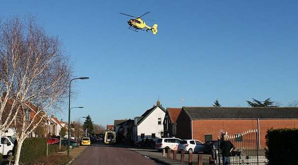 De hulpdiensten bij het incident in Oud-Vossemeer.