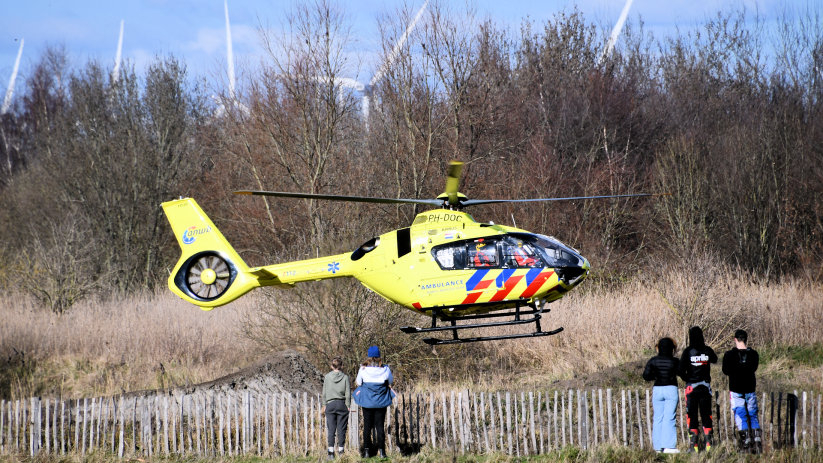 Ongeval motorcrossbaan Rilland, traumahelikopter komt ter plaatse.