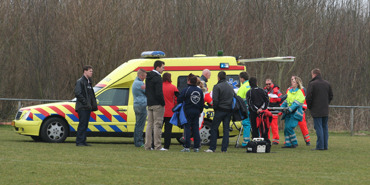 Voetballer ernstig gewond op veld Poortvliet