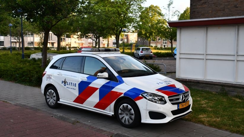 De politie vanochtend bij de Bloemenlaan in Vlissingen.