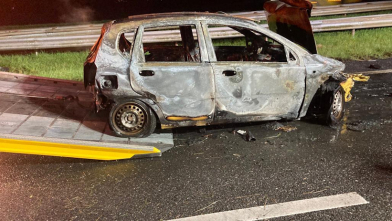 Auto brandt uit op A58 bij 's Heer-Arendskerke