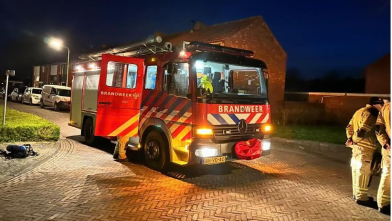Brandweer doet metingen vanwege vreemde lucht Oostburg